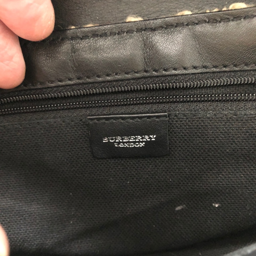 Burberry Boucle House check wristlet/clutch - Picture 4 of 6